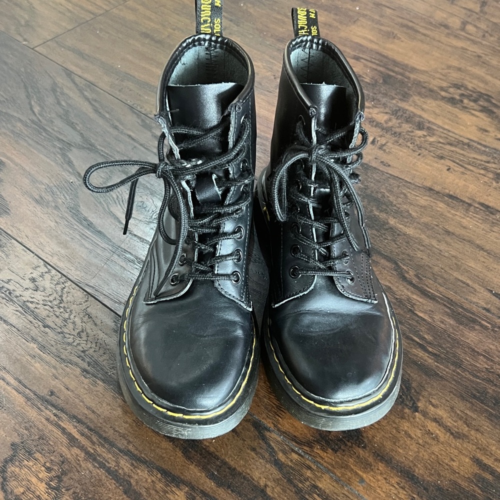 Dr. Marten style black boots size 8 - Picture 2 of 4